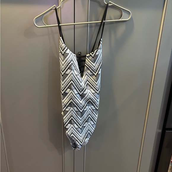 MAAJI COLORBLOCK REVERSIBLE ONE PIECE SWIMSUIT SIZE MEDIUM - Picture 5 of 8